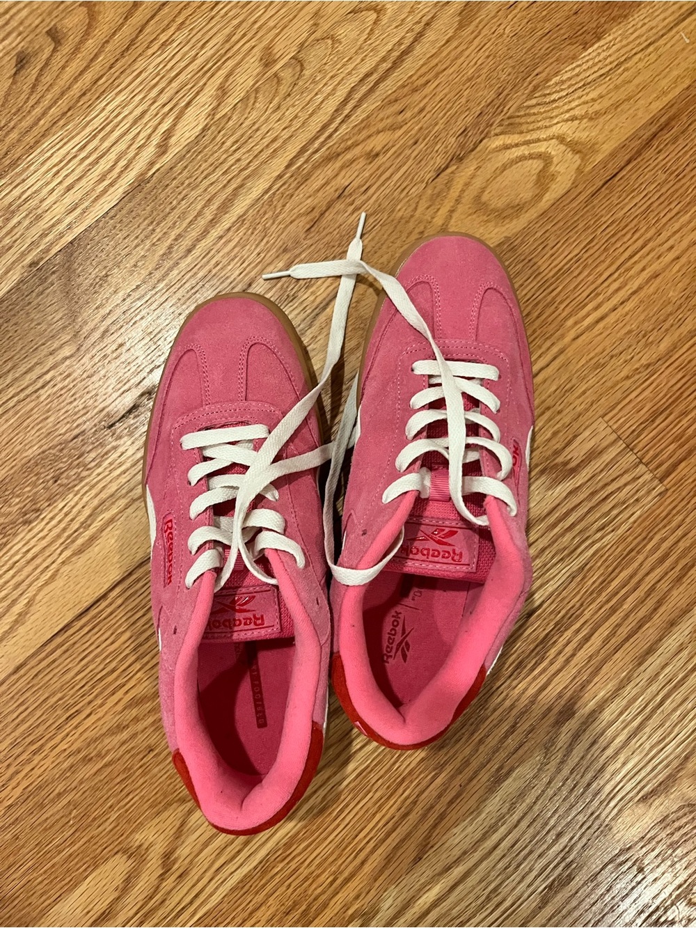Pink suede Reeboks - Picture 2 of 5